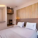Ξενοδοχείο με διαμερίσματα Semiramis Luxury 3*