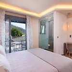 Ξενοδοχείο με διαμερίσματα Semiramis Luxury 3*