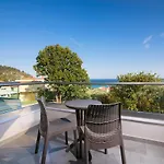 Ξενοδοχείο με διαμερίσματα Semiramis Luxury 3*