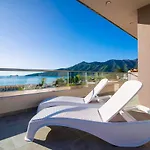 Ξενοδοχείο με διαμερίσματα Semiramis Luxury 3*