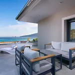 Ξενοδοχείο με διαμερίσματα Semiramis Luxury 3*