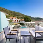 Ξενοδοχείο με διαμερίσματα Semiramis Luxury 3*