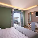 Ξενοδοχείο με διαμερίσματα Semiramis Luxury 3*