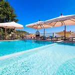 Semiramis Luxury Ξενοδοχείο με διαμερίσματα 3*