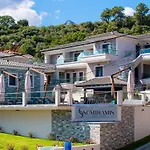 Semiramis Luxury Ξενοδοχείο με διαμερίσματα 3*