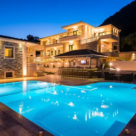 Semiramis Luxury 3*