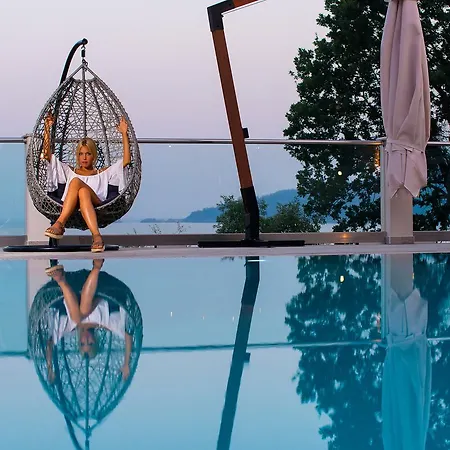 Semiramis Luxury 아파트호텔