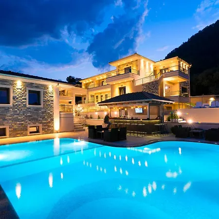 アパートホテル Semiramis Luxury 3*