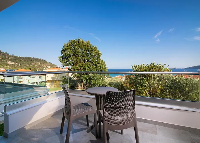 Lägenhetshotell Semiramis Luxury 3*