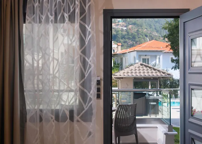 Semiramis Luxury 3* Chrisi Ammoudia